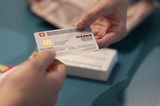 Les dépenses de consommation des ménages helvétiques ont subi une nouvelle contraction entre avril et juin, les primes de l'assurance-maladie de base représentant 6,81%. (archives)
